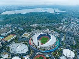 洛杉矶湖人以东契奇38分、11篮板5助攻领跑，太阳迪龙·布鲁克斯33分、吉莱斯皮28分助队反超，双方激烈对决。