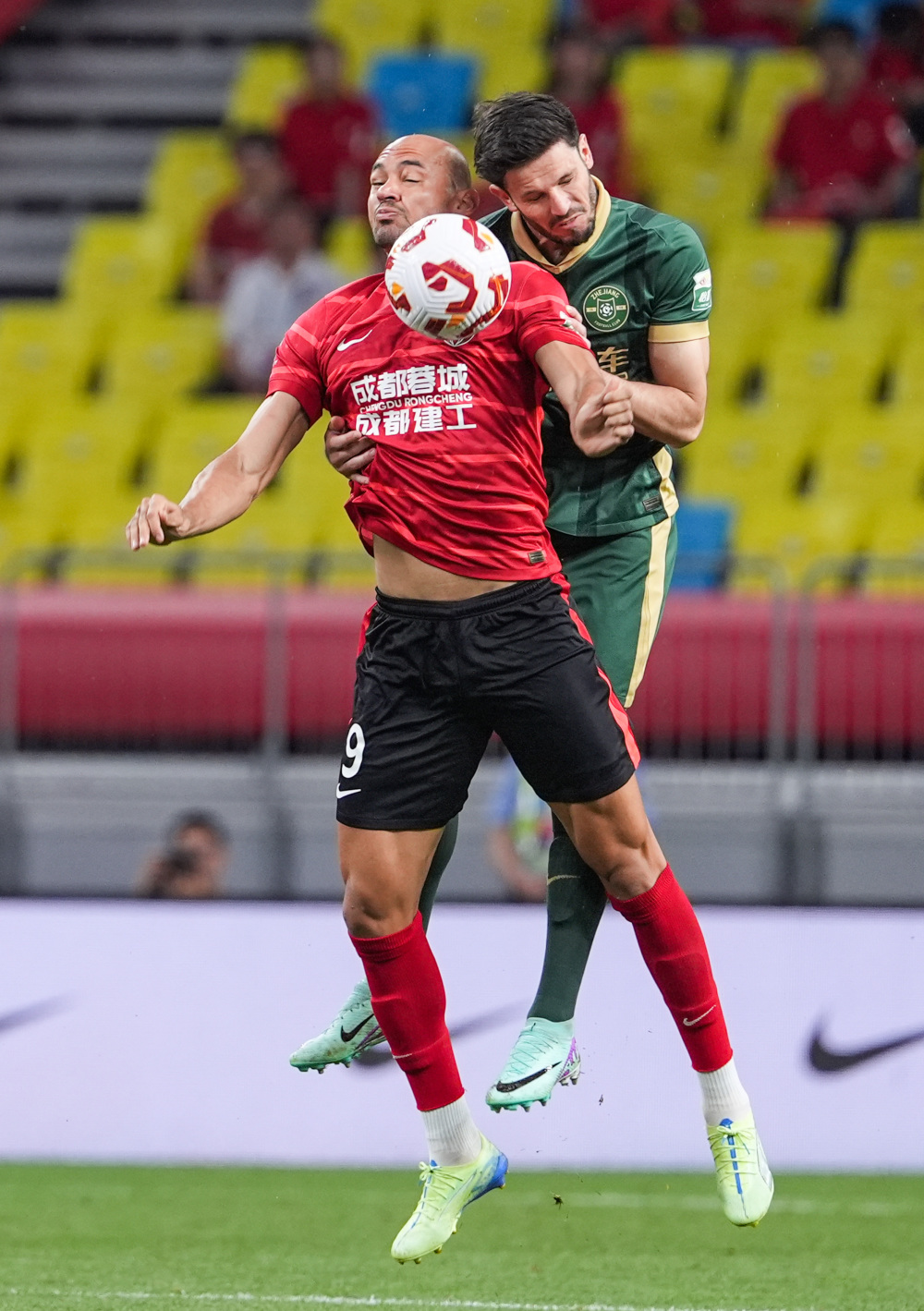 尤其是在他 尤其是在他